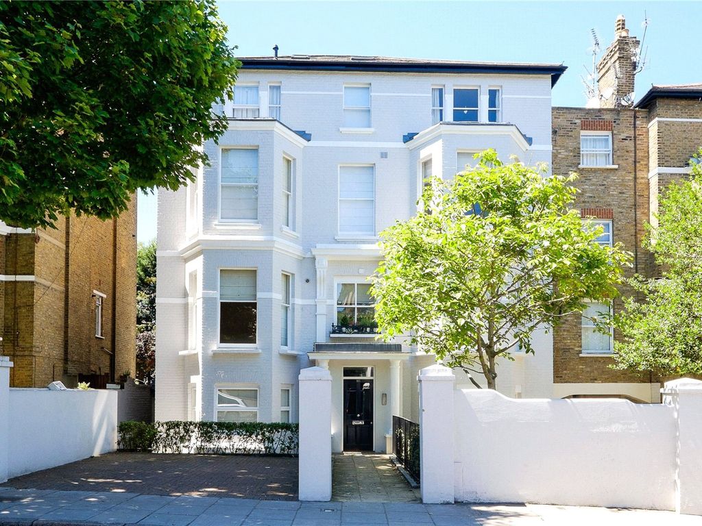 1 bed flat for sale in Church Road, Richmond TW10, £525,000
