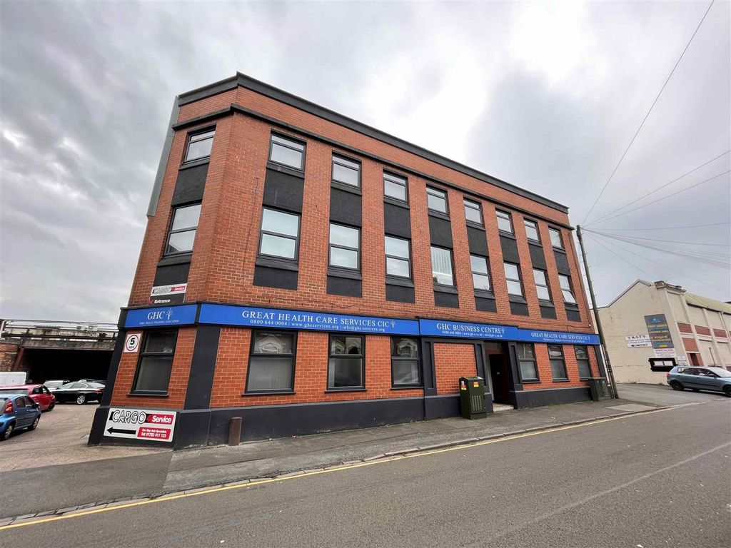Commercial property to let in Newlands Street, Stoke-On-Trent ST4, £5,100 pa