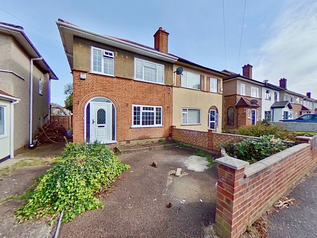 3 bed semi-detached house to rent in Lansbury Drive, Hayes UB4, £2,300 pcm