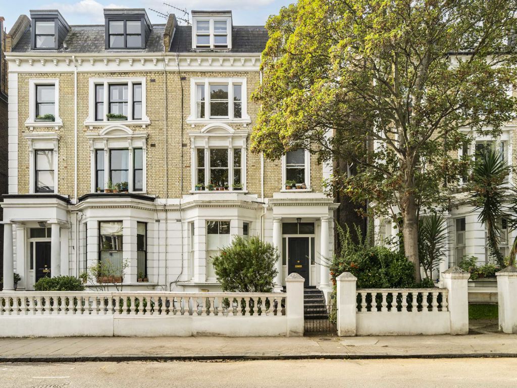 1 bed flat for sale in Elsham Road, London W14, £750,000