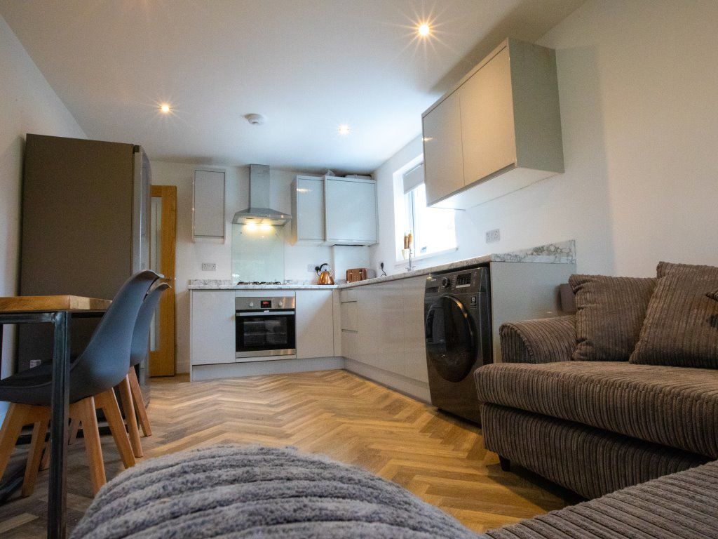 3 bed flat to rent in Seymour Close, Selly Park, Birmingham B29, £2,080 pcm