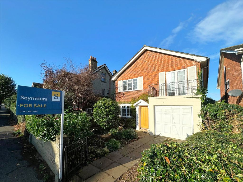 4 bed detached house for sale in Ashford, Surrey TW15, £600,000