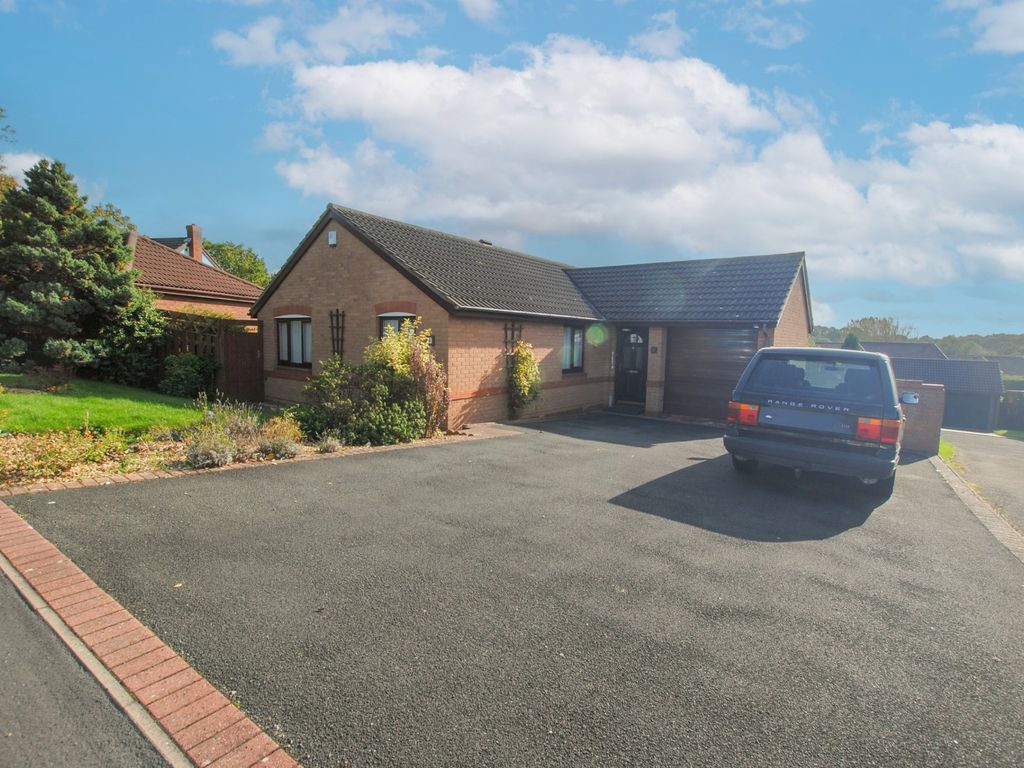 3 bed detached bungalow for sale in Arundel Close, Randlay, Telford, 2LX. TF3, £375,000
