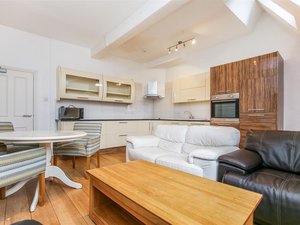 3 bed flat to rent in Grainger Street, Newcastle Upon Tyne NE1, £1,560 pcm