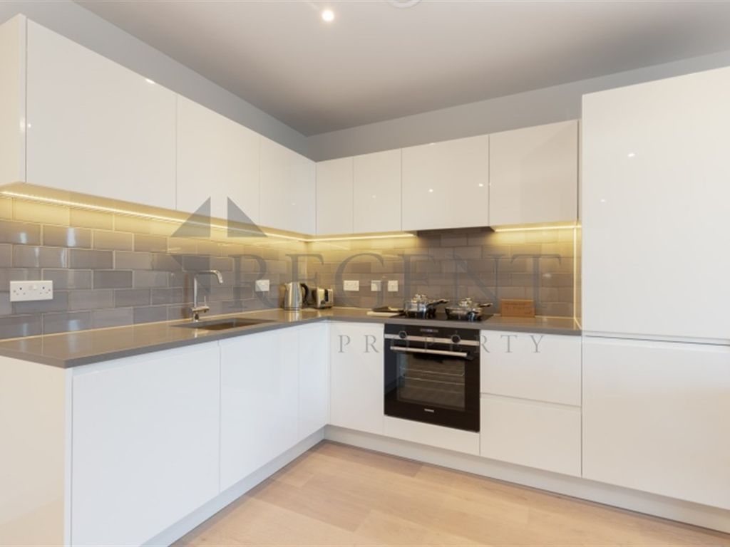 1 bed flat for sale in John Cabot House, Royal Wharf E16, £390,000