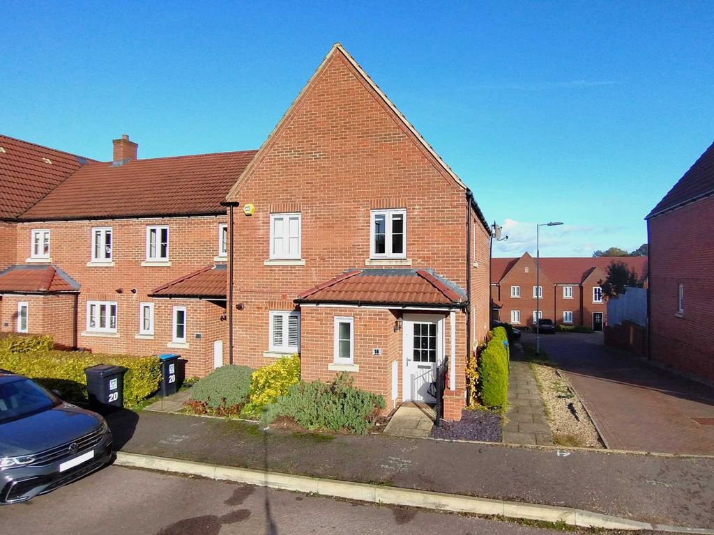 4 bed property for sale in Siskin Drive, Apsley HP3, £545,000