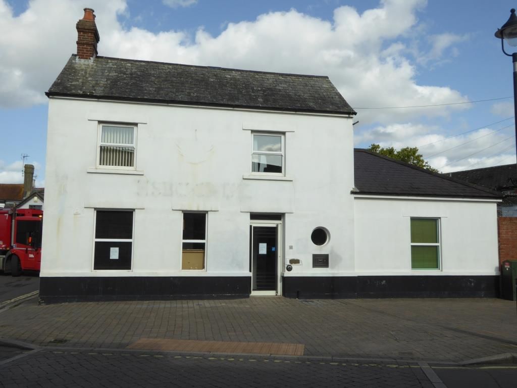 Retail premises to let in The Marsh, Hythe, Southampton SO45, £25,000 pa