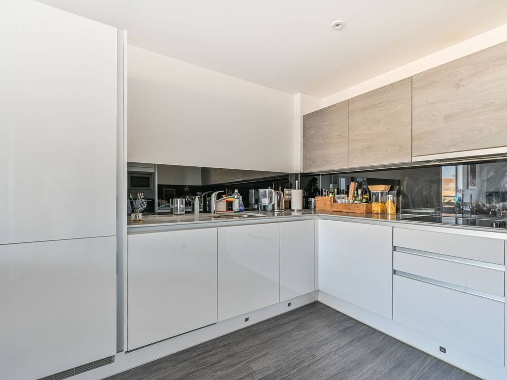 2 bed flat for sale in Essex Wharf, Upper Clapton, London E5, £600,000