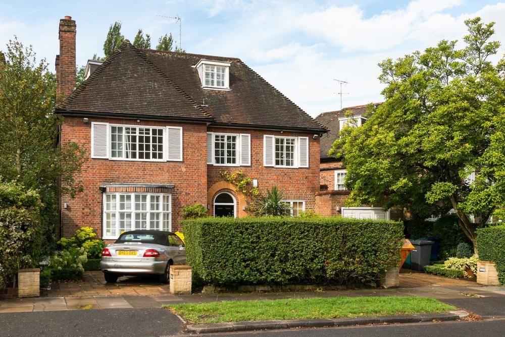 6 bed detached house to rent in Holne Chase, Hampstead Garden Suburb N2, £10,998 pcm