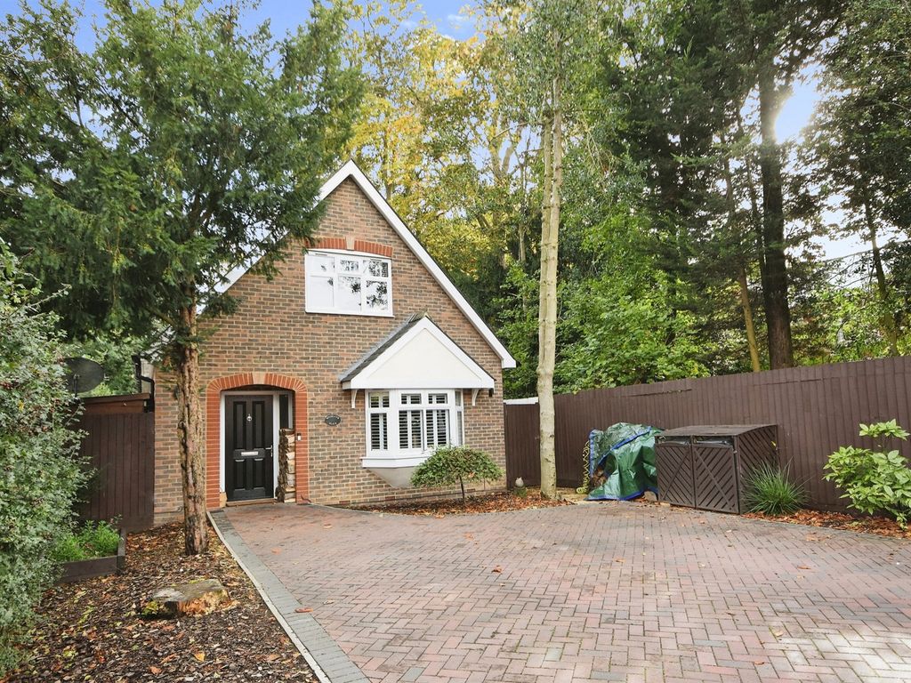 3 bed detached house for sale in Beridge Road, Halstead CO9, £400,000