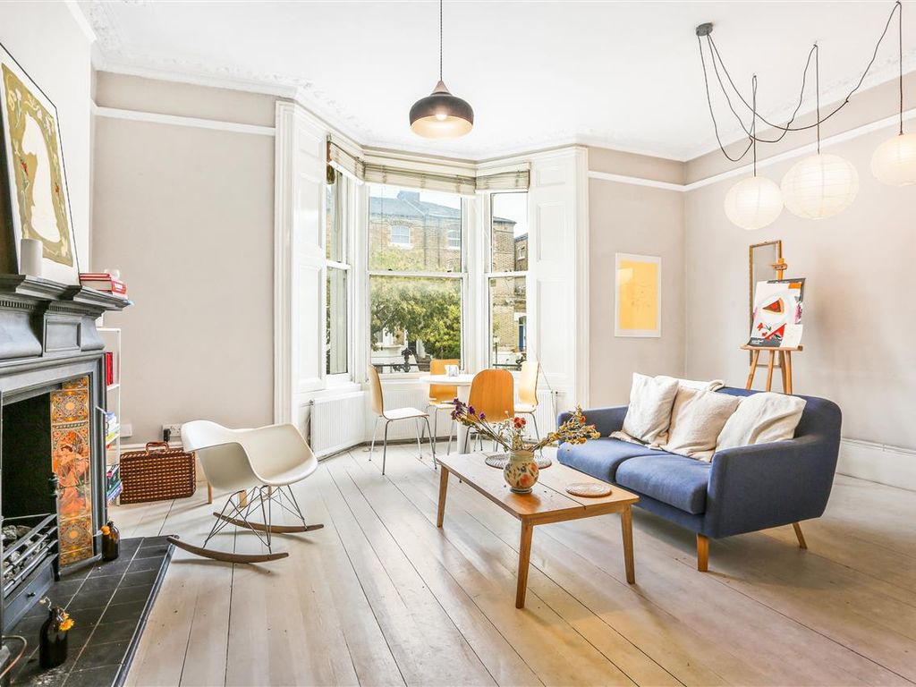 2 bed flat for sale in Tufnell Park Road, London N7, £625,000