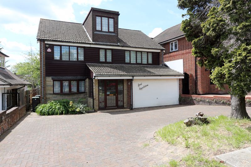 5 bed detached house for sale in Chigwell Rise, Chigwell IG7, £1,495,000