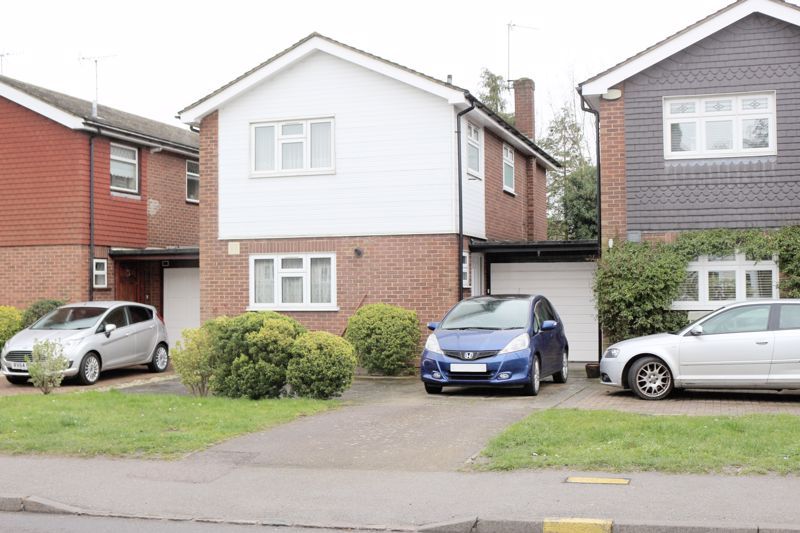 3 bed property for sale in Lambourne Road, Chigwell IG7, £575,000