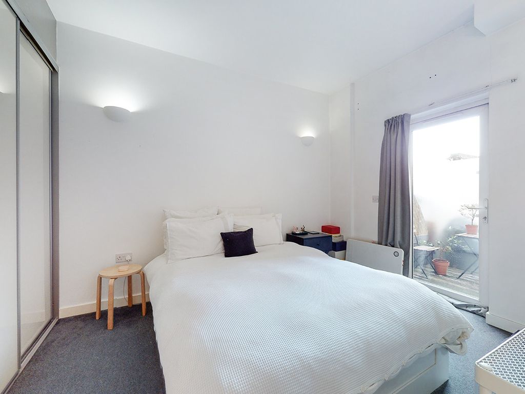 1 bed flat for sale in Stoke Newington High Street, Stoke Newington, London N16, £369,950