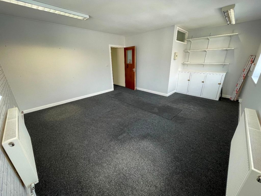 Office to let in Hutton Road, Skelmersdale WN8, £4,560 pa