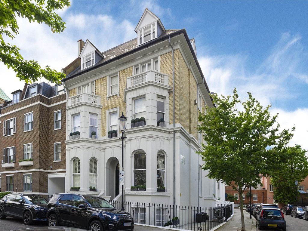 3 bed flat for sale in Campden Hill Gardens, London W8, £1,800,000