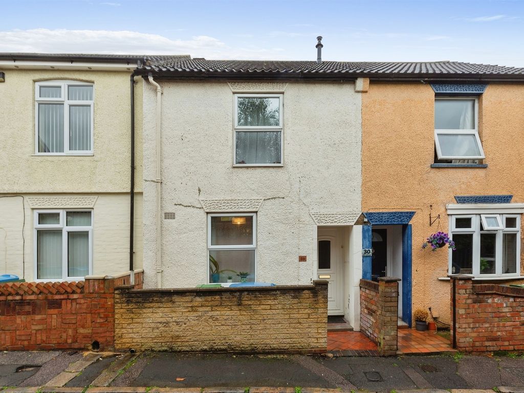3 bed terraced house for sale in Mill Street, Aylesbury HP20, £280,000