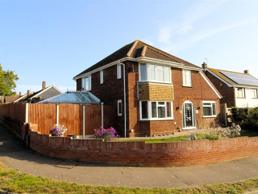 4 bed detached house for sale in Rydal Avenue, Ramsgate CT11, £475,000