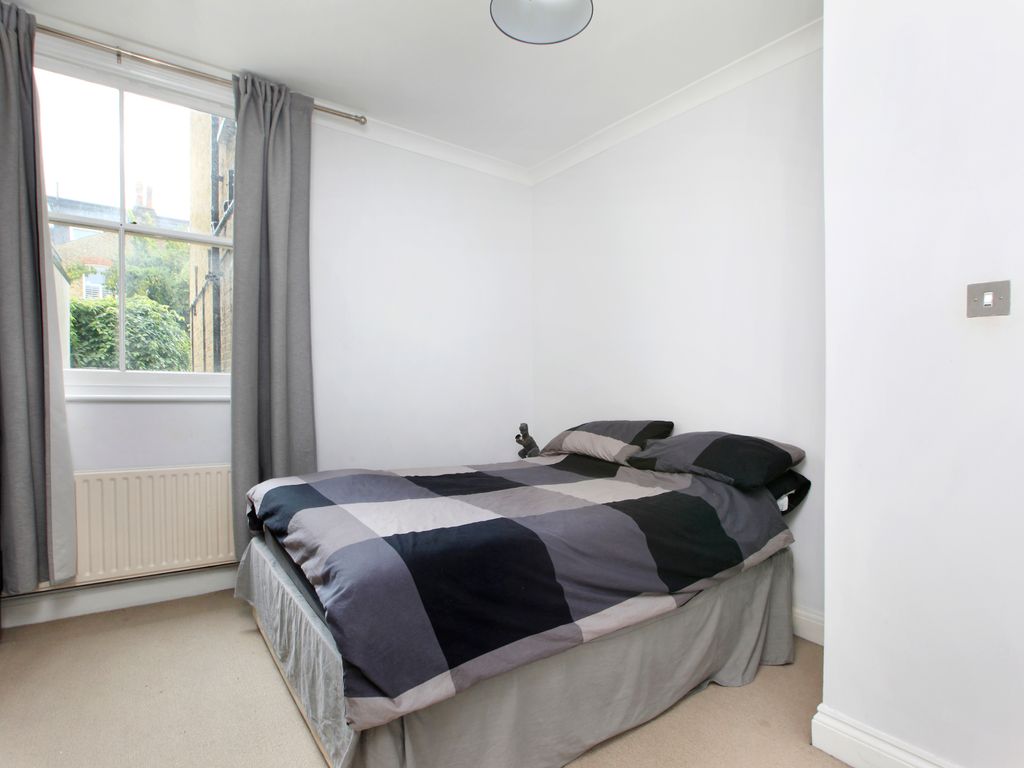 2 bed flat for sale in Gosberton Road, Balham, London SW12, £700,000