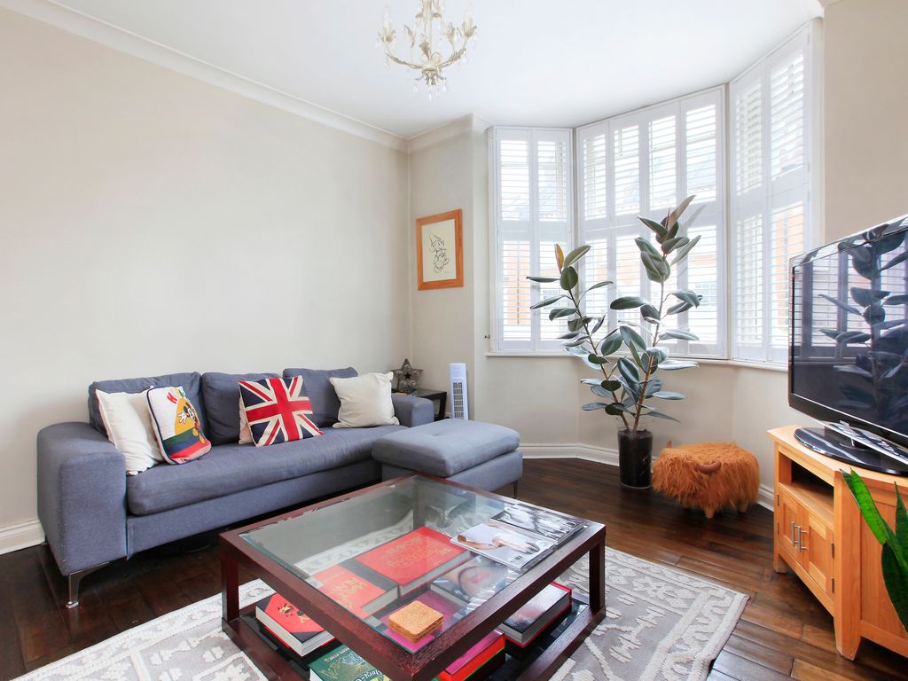 2 bed flat for sale in Gosberton Road, Balham, London SW12, £700,000