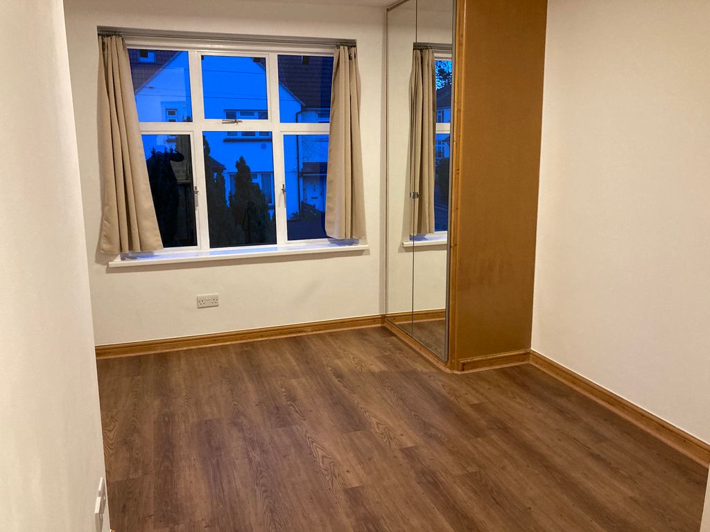 Studio to rent in Very Near Rose Gardens Area, Ealing South W5, £1,250 pcm