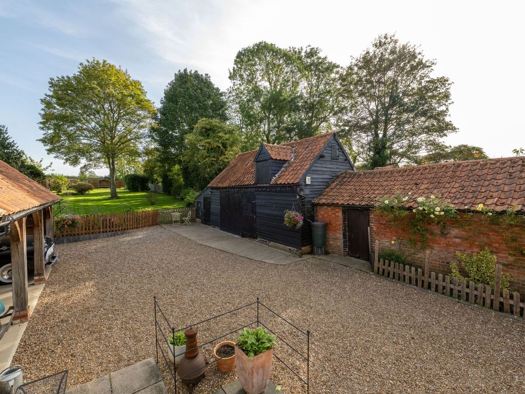 4 bed detached house for sale in High Street, Riseley MK44, £725,000
