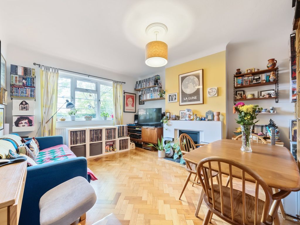 2 bed flat for sale in Thorpe Close, Silverdale, London SE26, £365,000