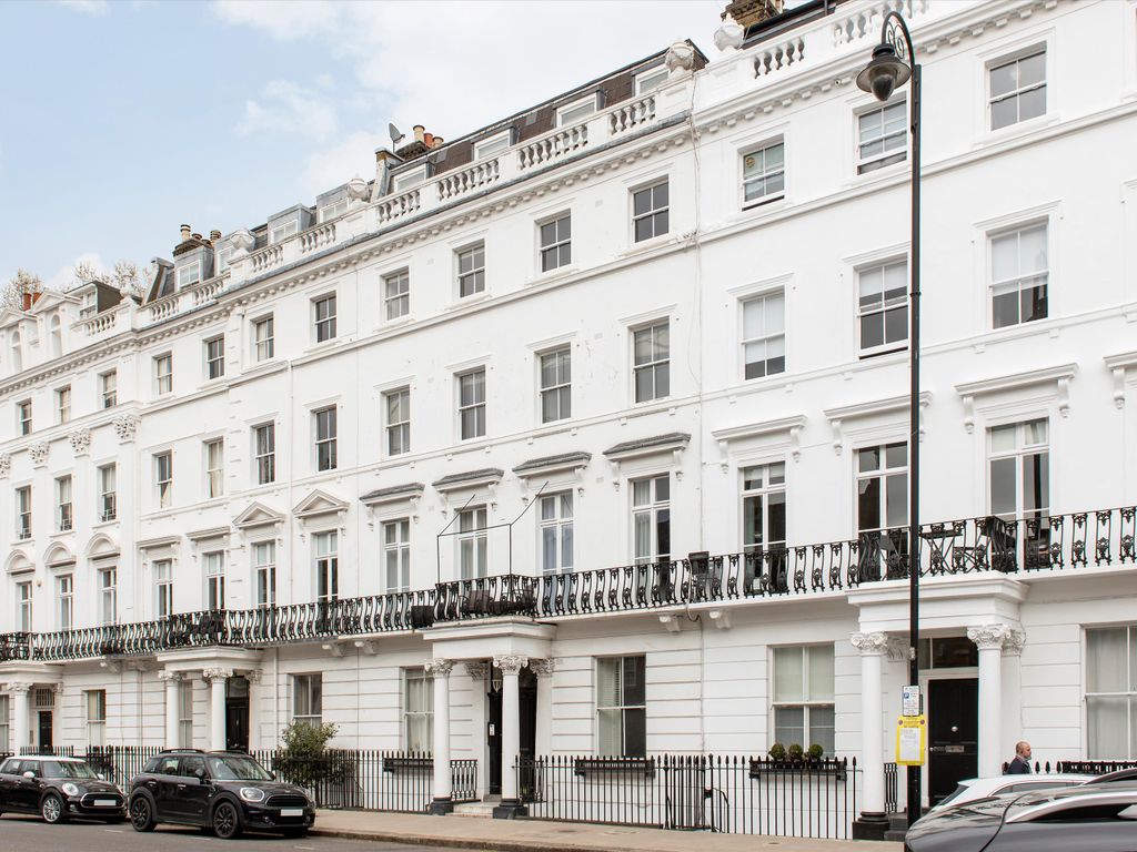 4 bed flat to rent in Oakley Street, London SW3, £6,500 pcm