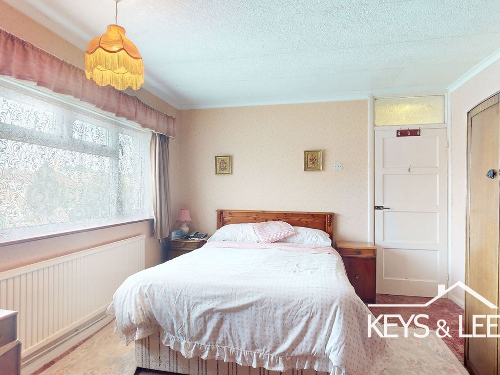 3 bed terraced house for sale in Chase Cross Road, Collier Row, Romford RM5, £375,000