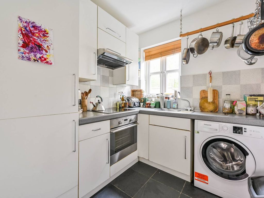 2 bed flat for sale in St Matthews Row, Bethnal Green, London E2, £520,000