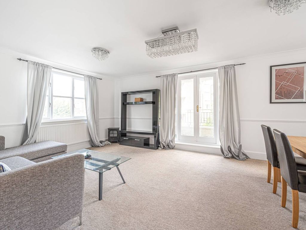 3 bed flat for sale in West Heath Road, Hampstead, London NW3, £870,000