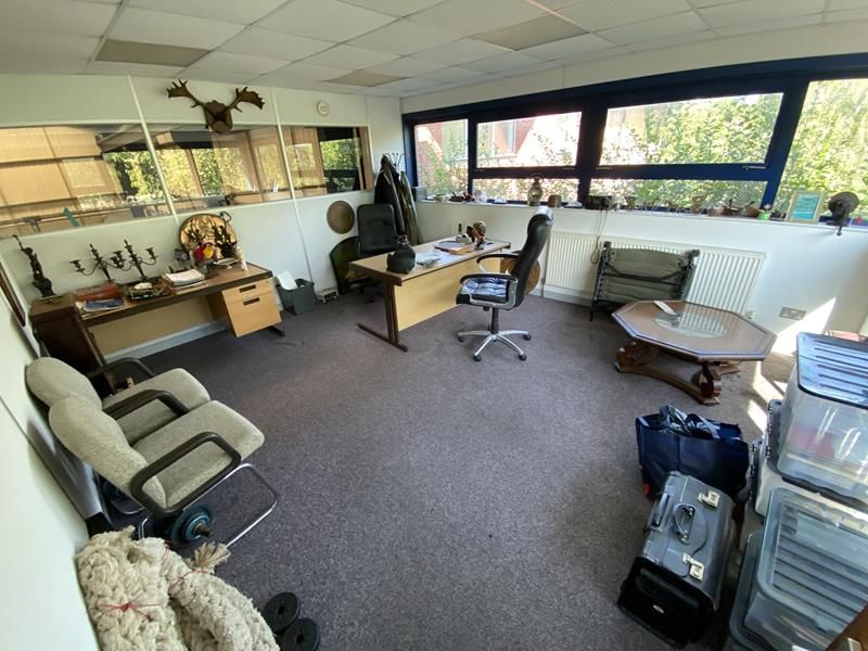 Light industrial to let in Triangle Business Park, Quilters Way, Stoke Mandeville, Aylesbury, Buckinghamshire HP22, £95,000 pa