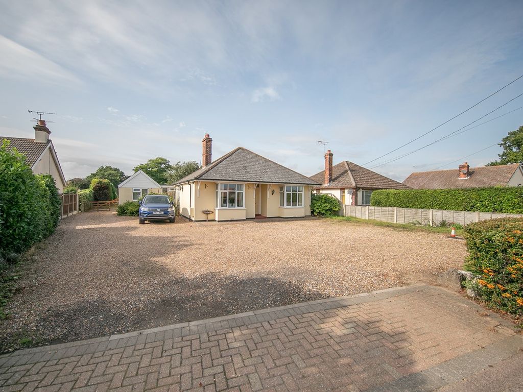 4 bed detached bungalow for sale in Colchester Main Road, Alresford, Colchester CO7, £575,000