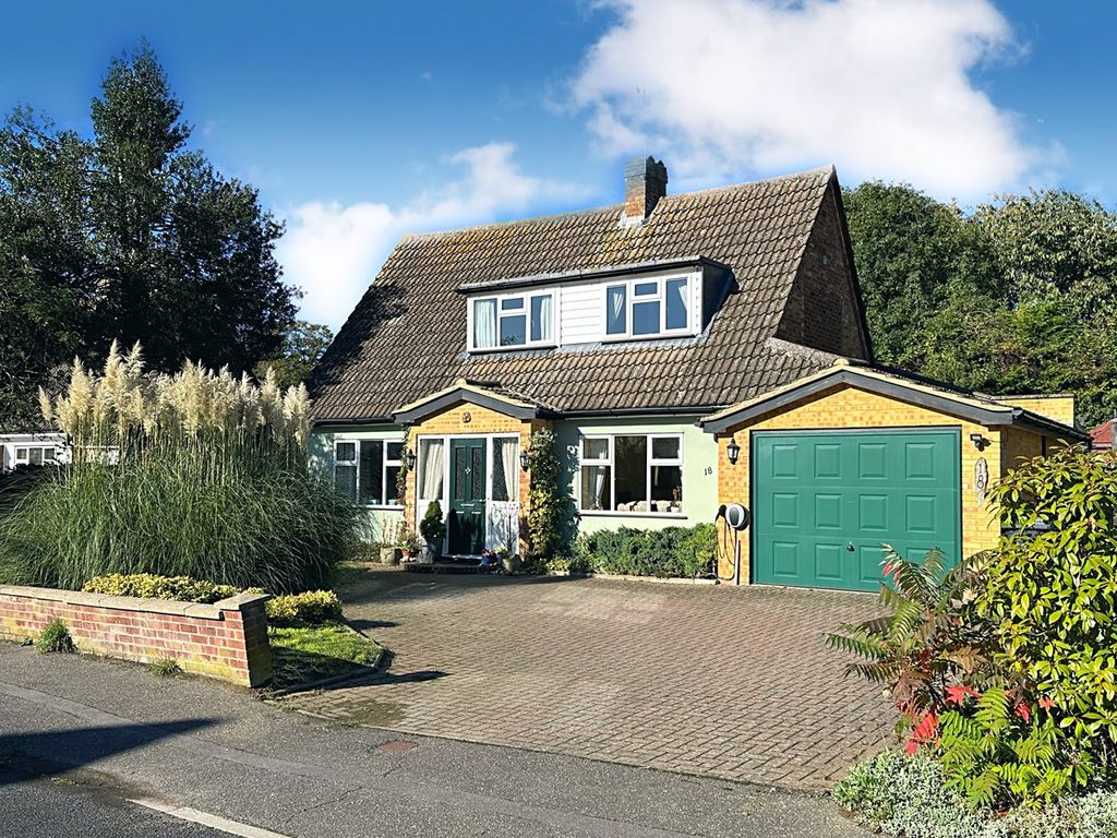 4 bed detached house for sale in Medlars Mead, Hatfield Broad Oak, Bishop's Stortford CM22, £615,000