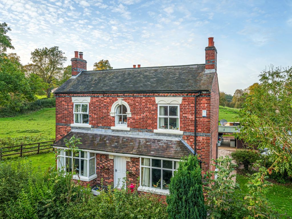 3 bed equestrian property for sale in The Village, Endon, Stoke-On-Trent ST9, £795,000