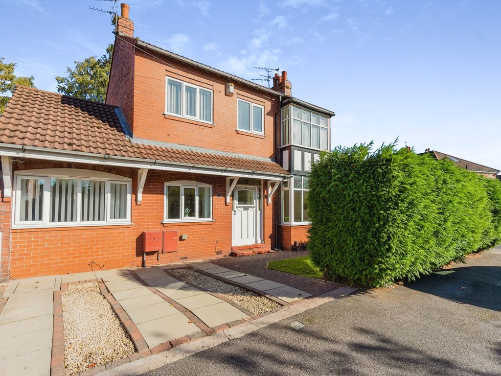 3 bed detached house for sale in Akesmoor Drive, Mile End, Stockport, Cheshire SK2, £400,000