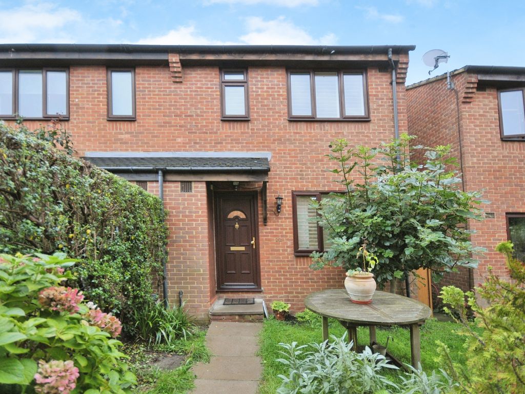 1 bed semi-detached house for sale in Campbell Close, London SW16, £375,000