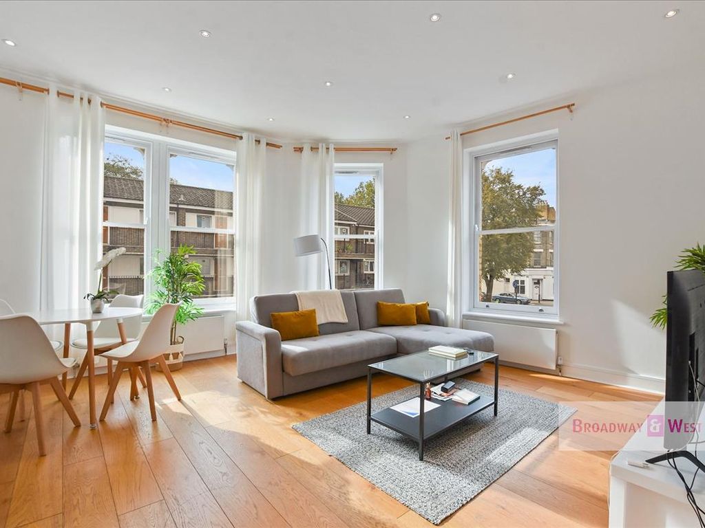1 bed flat for sale in Greyhound Road, Hammersmith, London W6, £425,000