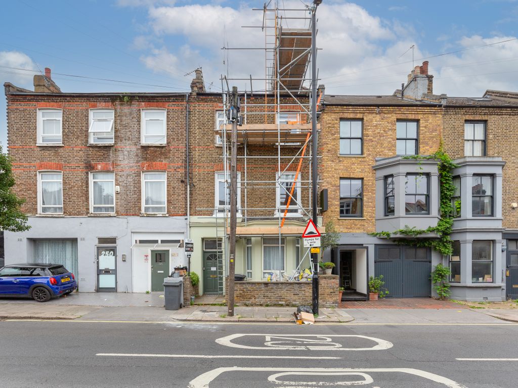 2 bed flat for sale in Kilburn Lane, London W10, £420,000