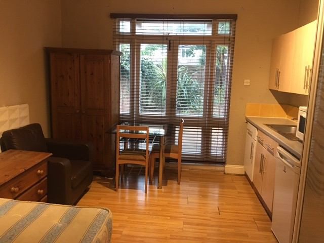 Studio to rent in Avenue Gardens, Acton W3, £1,040 pcm