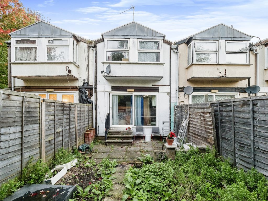 3 bed detached house for sale in Celandine Way, London E15, £365,000