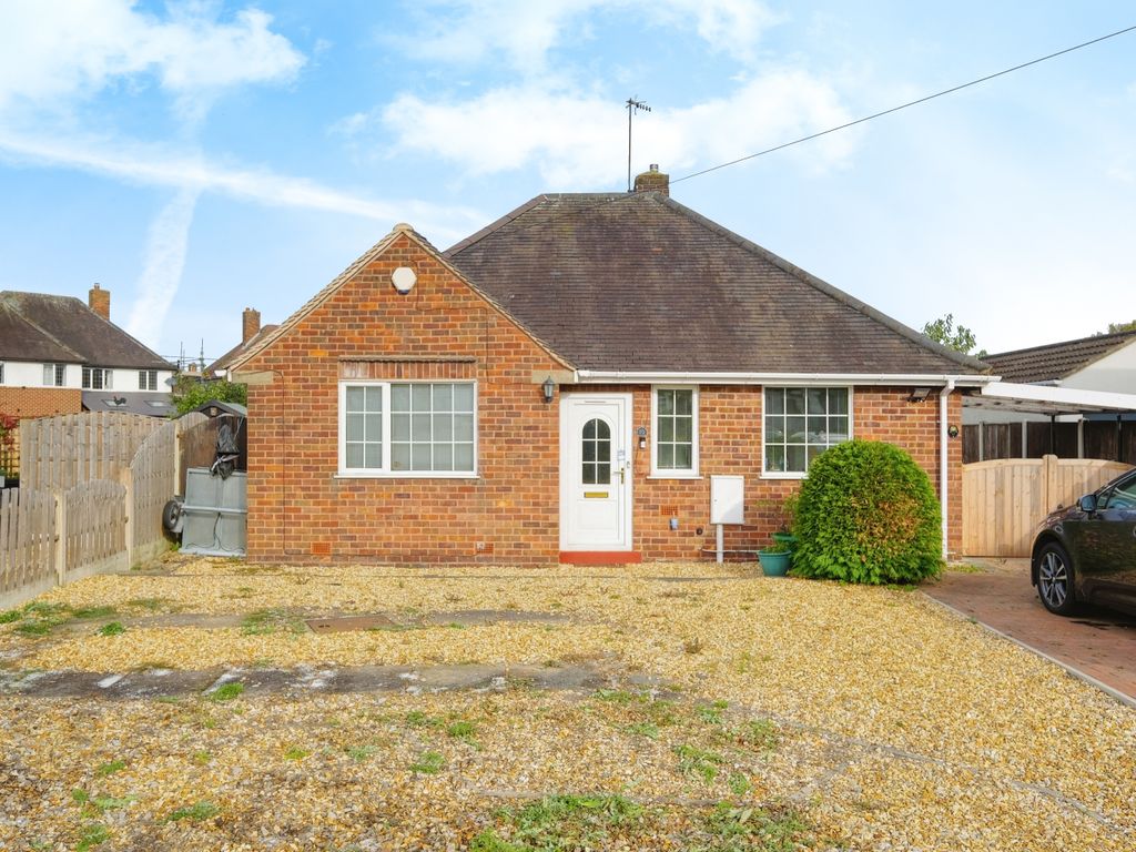 2 bed bungalow for sale in Norton Avenue, Chesterfield, Derbyshire S40, £330,000