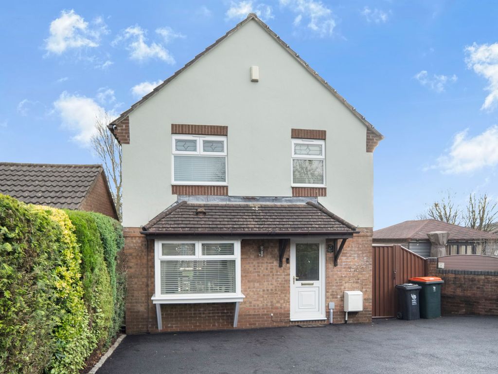 4 bed detached house for sale in Squires Gate, Rogerstone NP10, £375,000