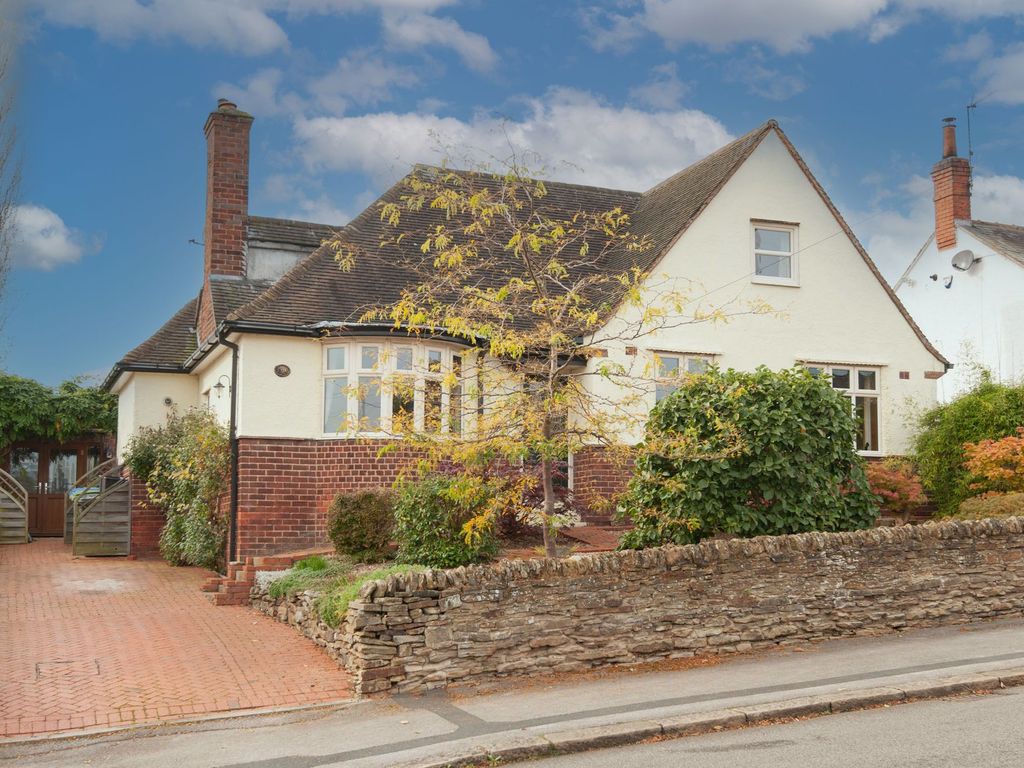 3 bed detached house for sale in Handley Road, New Whittington S43, £425,000