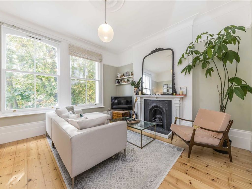 1 bed flat for sale in Humber Road, London SE3, £450,000
