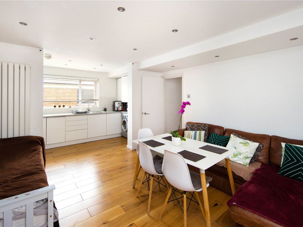 2 bed flat for sale in Carr Street, Limehouse, London E14, £375,000