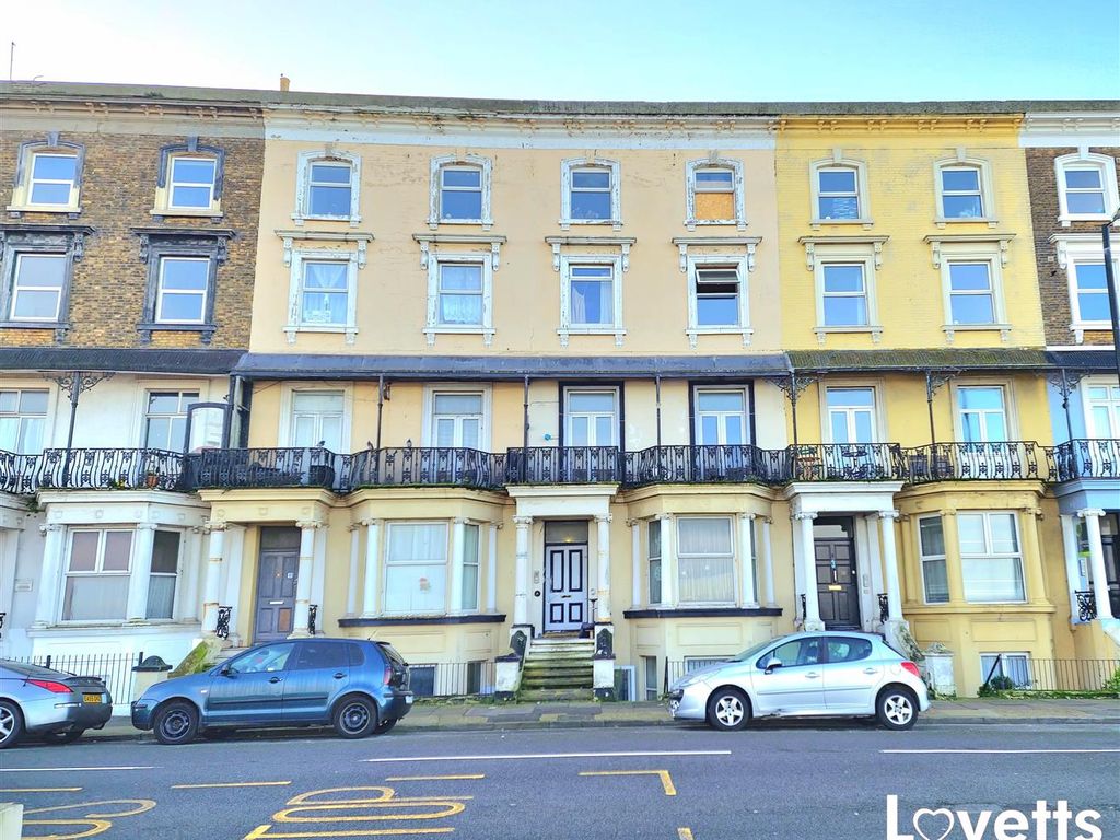 2 bed flat to rent in Ethelbert Crescent, Cliftonville, Margate CT9, £900 pcm