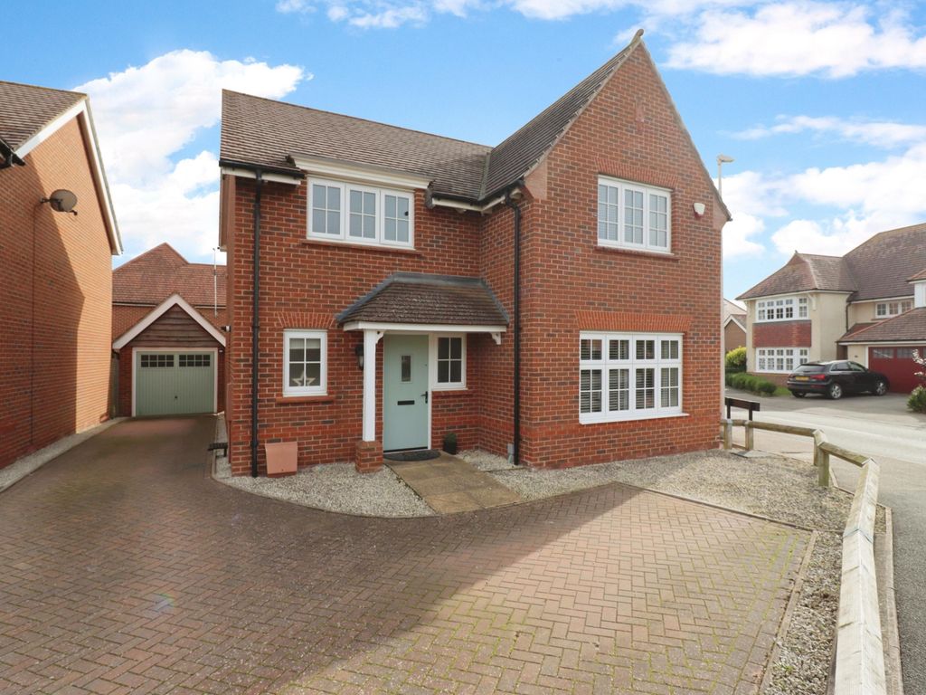 4 bed detached house for sale in Calvestone Road, Cawston, Rugby CV22, £425,000