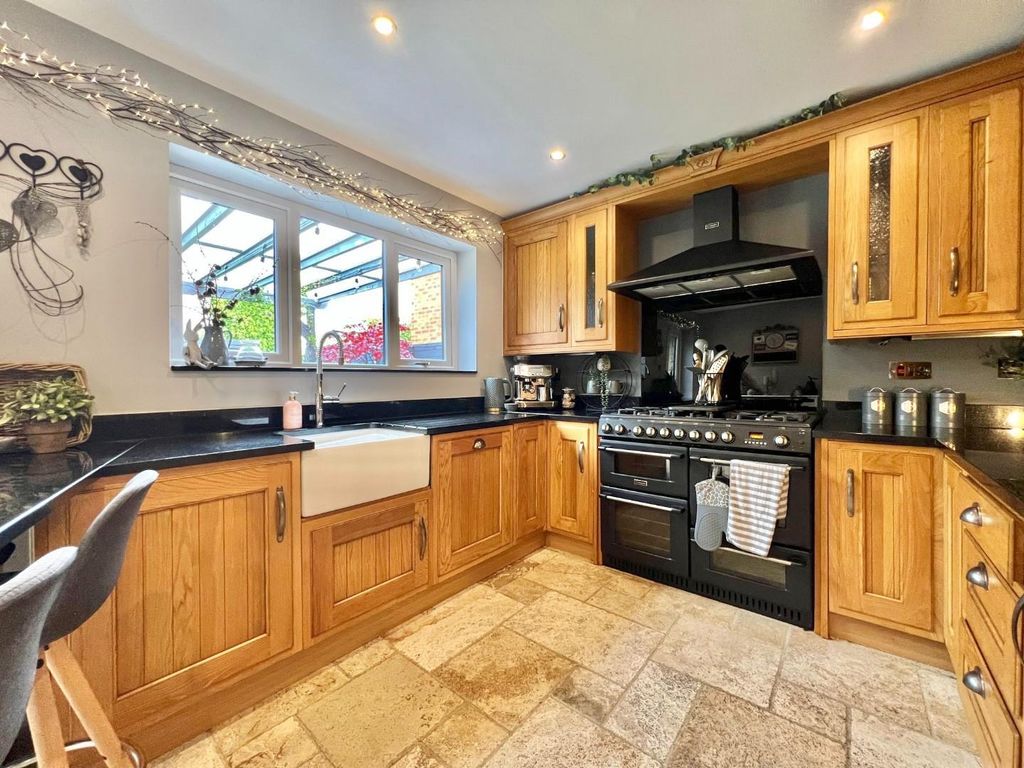 4 bed detached house for sale in Towngate, Silkstone, Barnsley S75, £525,000