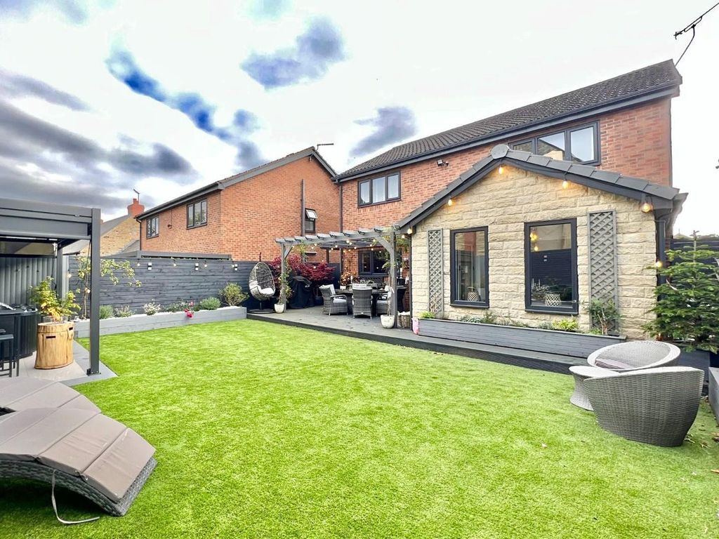 4 bed detached house for sale in Towngate, Silkstone, Barnsley S75, £525,000